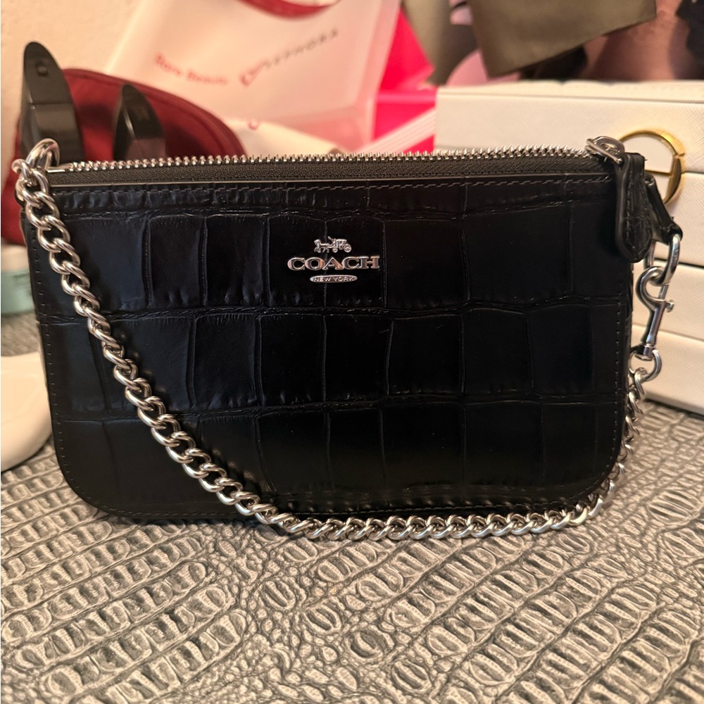 Coach Nolita 19